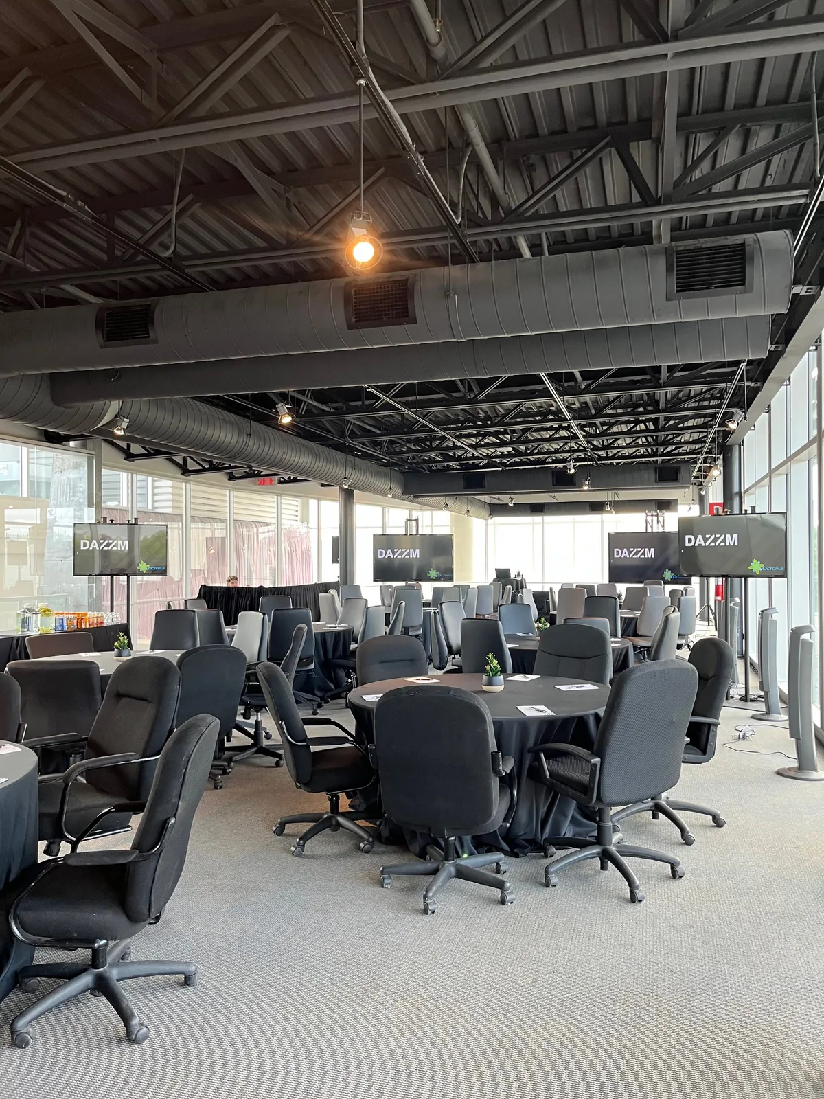 Salle de formation aménagée pour DAZZM